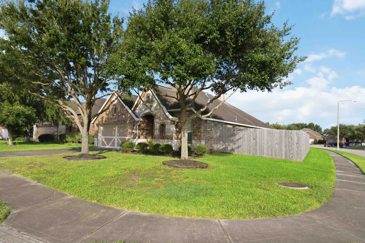 601 Dunlavy Ln, League City, TX 77573